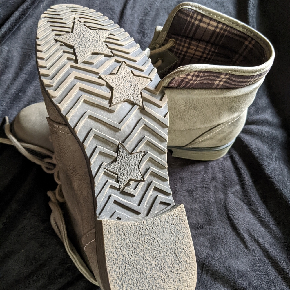 Gray boots Cliffs by White Mountain size 10